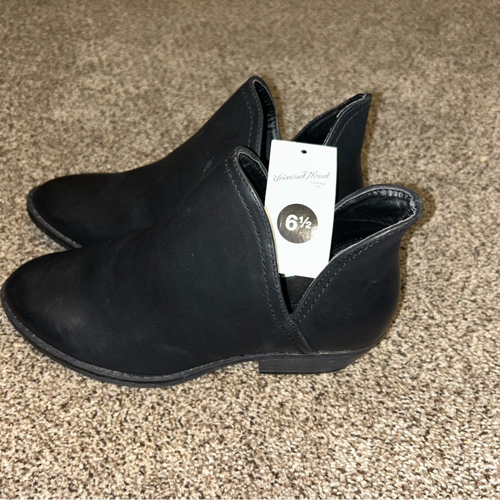 Universal Thread Women's Sleek Black Booties